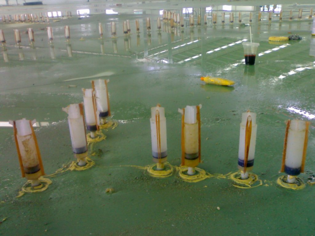 Xử lý vết nứt sàn bê tông bằng bơm tiêm epoxy